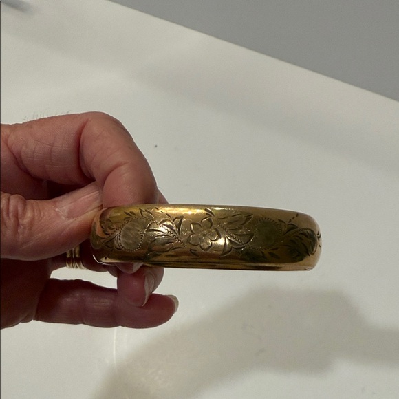 Vintage Elegant Gold Bangle Set - Picture 5 of 9